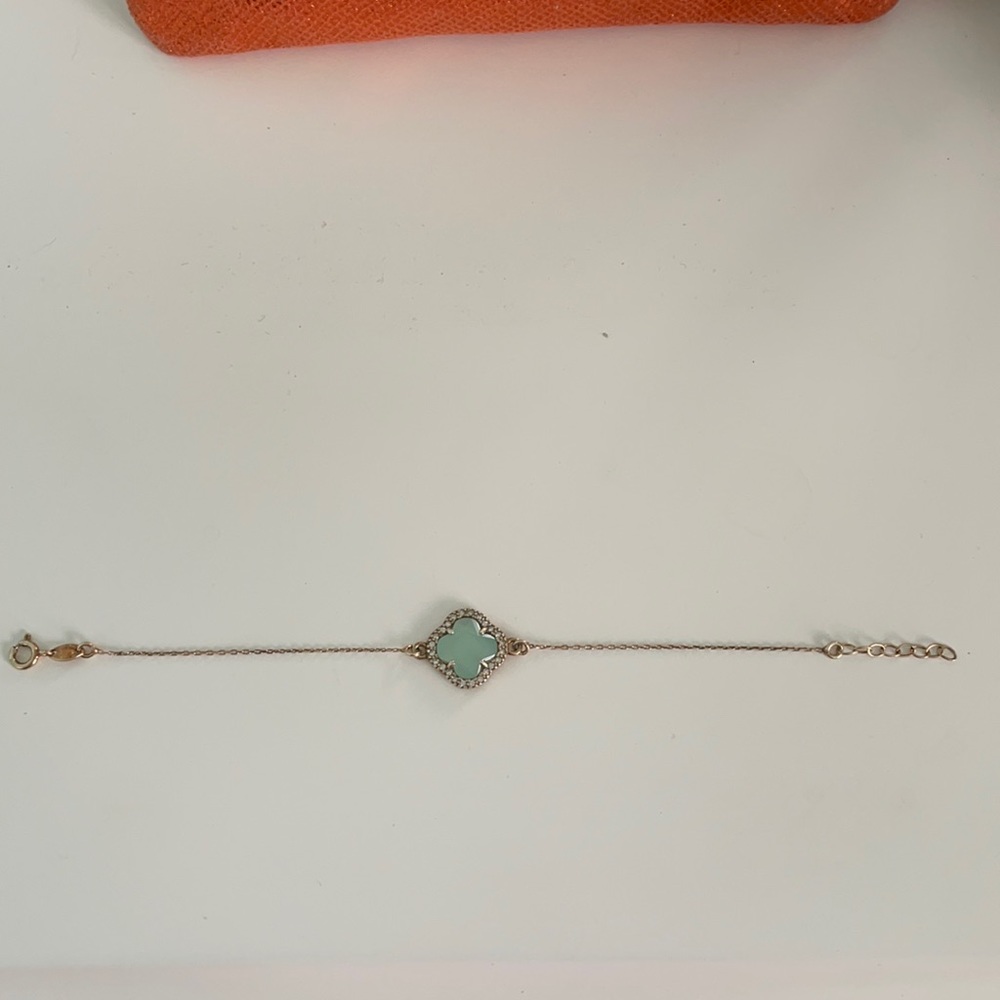Quadrifoil gold and aquamarine stone bracelet